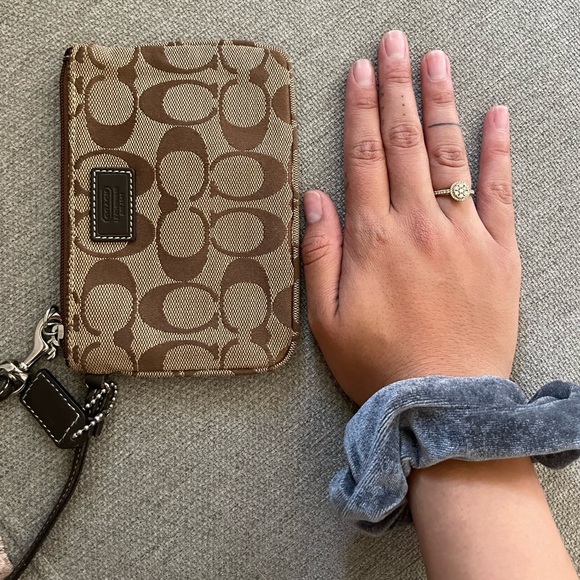 Coach Wristlet Purse w/ OG print - Picture 5 of 6